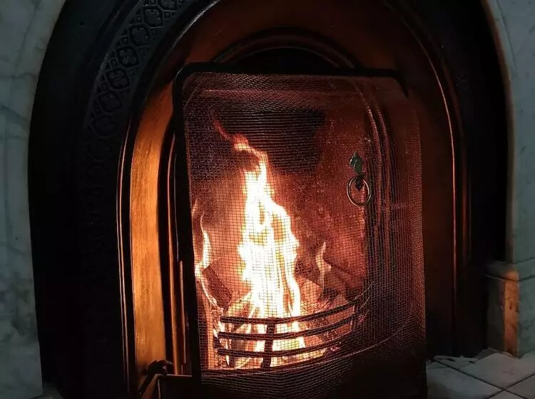 ベッドアンドブレックファースト Chimneys Guest House