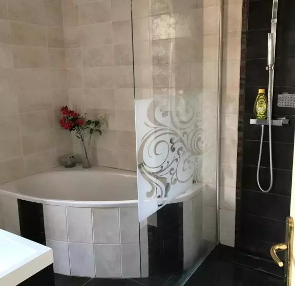 Aamiaismajoitus (B&B) Villa Gabychambres