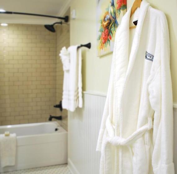 Общежитие Riverview Inn