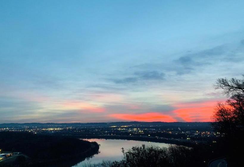 Общежитие Riverview Inn