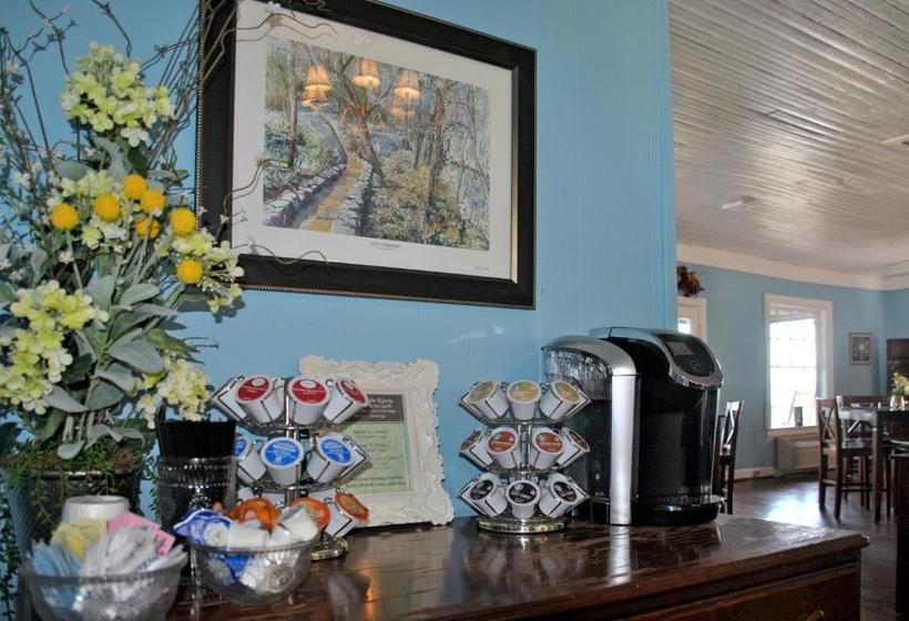 Общежитие Riverview Inn