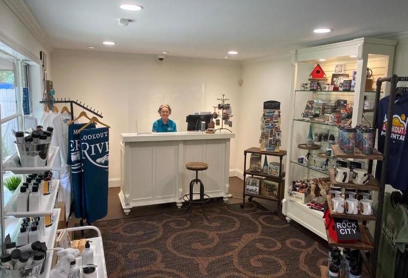 Общежитие Riverview Inn