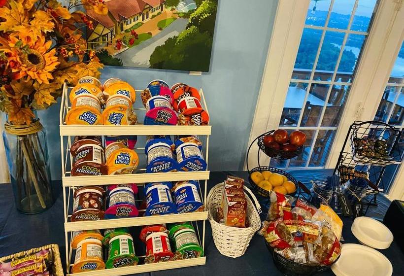 Общежитие Riverview Inn