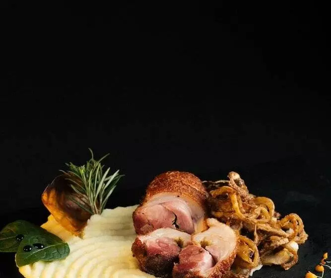 Areo Hotel & Restaurant