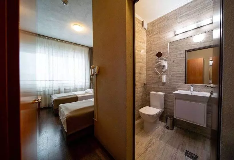 Areo Hotel & Restaurant