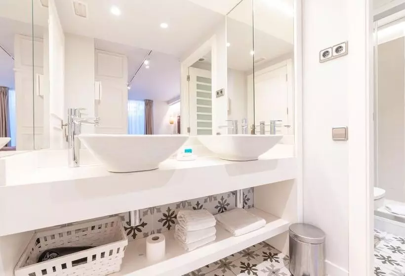 ホテル Serennia Fira Gran Via Exclusive Rooms