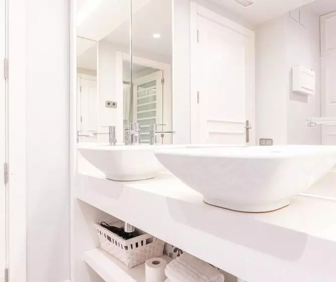 ホテル Serennia Fira Gran Via Exclusive Rooms