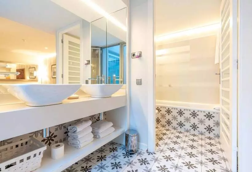 ホテル Serennia Fira Gran Via Exclusive Rooms