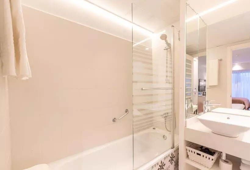 ホテル Serennia Fira Gran Via Exclusive Rooms