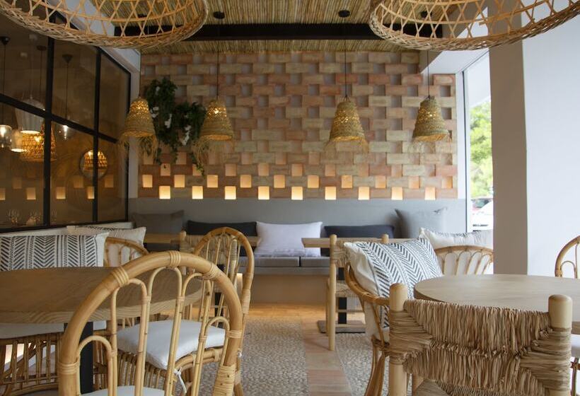 فندق You & Co. Saler Beach Boutique