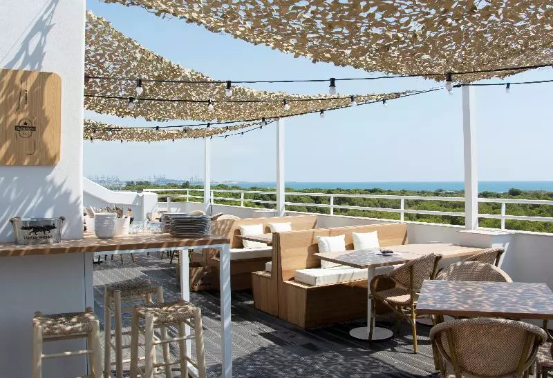 هتل You & Co. Saler Beach Boutique