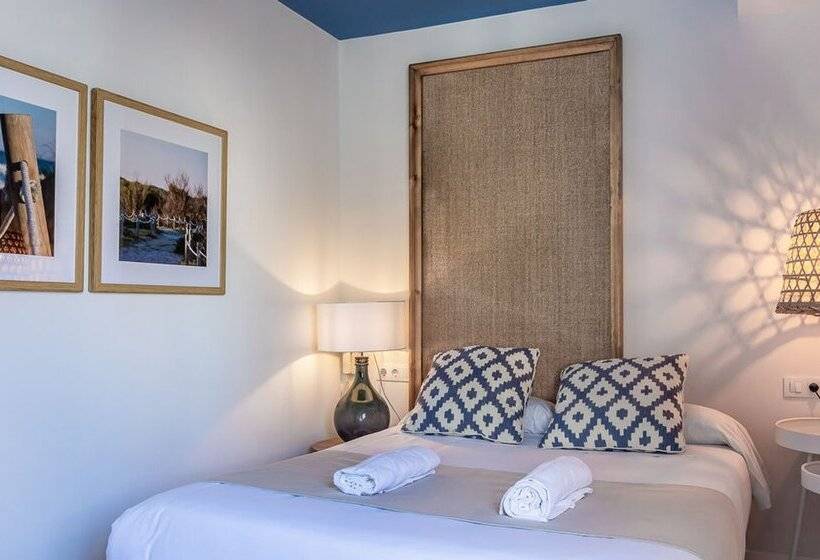 هتل You & Co. Saler Beach Boutique