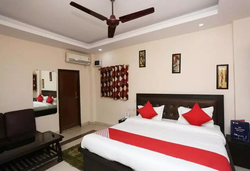 Oyo 22078 Hotel Grand