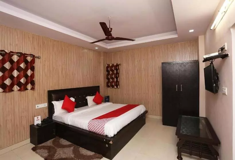 Oyo 22078 Hotel Grand
