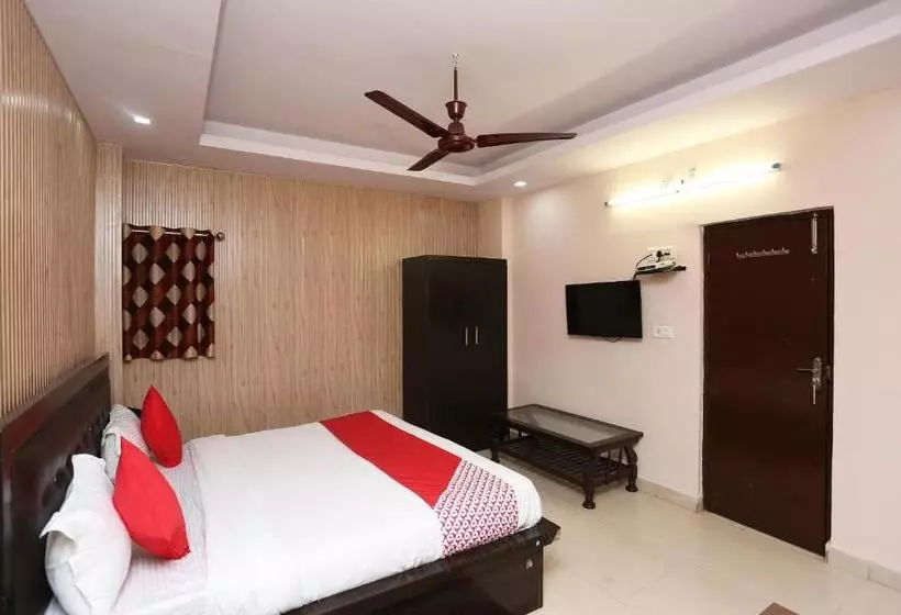 Oyo 22078 Hotel Grand