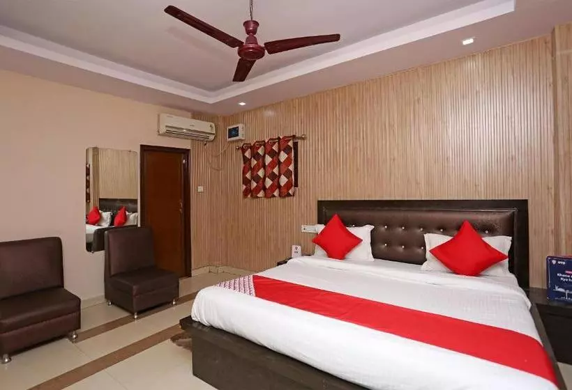 Oyo 22078 Hotel Grand