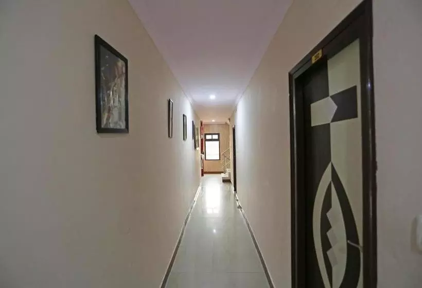 Oyo 22078 Hotel Grand