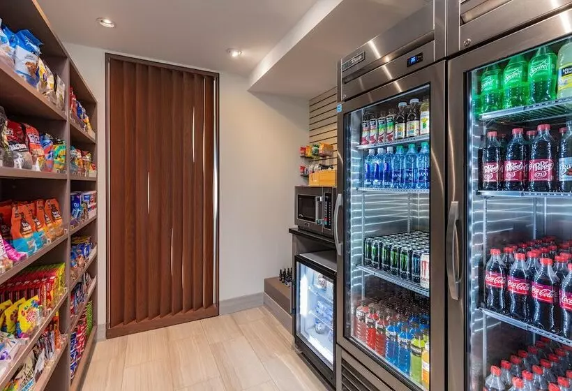 Hotelli Holiday Inn Express & Suites   Moreno Valley   Riverside, An Ihg