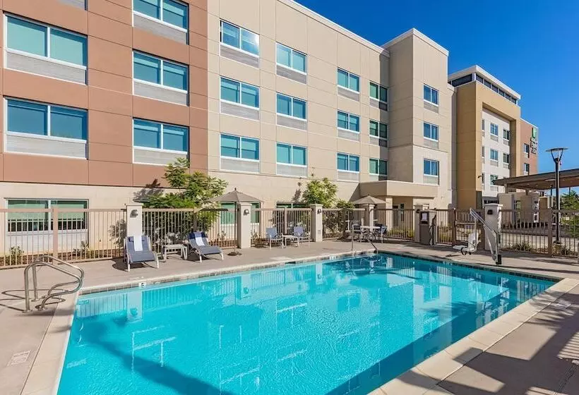 Hotelli Holiday Inn Express & Suites   Moreno Valley   Riverside, An Ihg