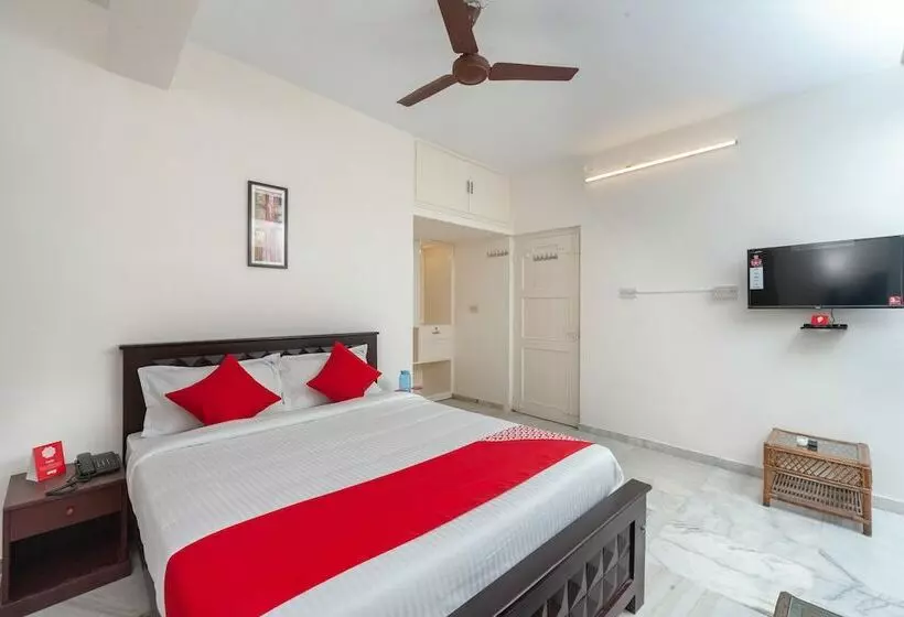 ホテル Oyo 24168 Amrita Inn