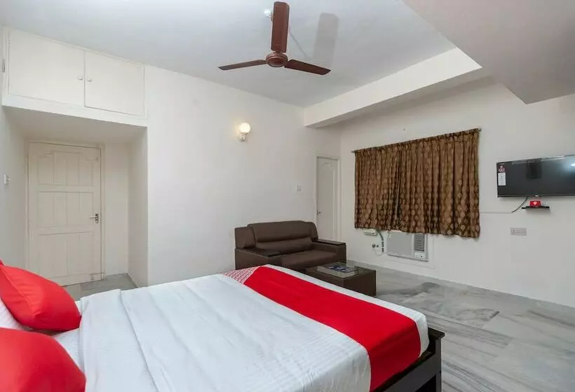 ホテル Oyo 24168 Amrita Inn