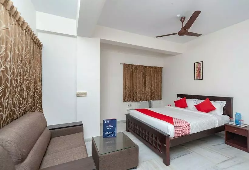 ホテル Oyo 24168 Amrita Inn