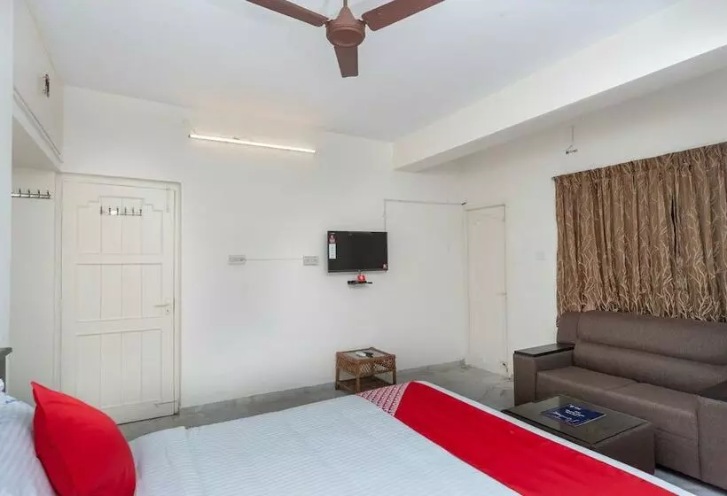 ホテル Oyo 24168 Amrita Inn