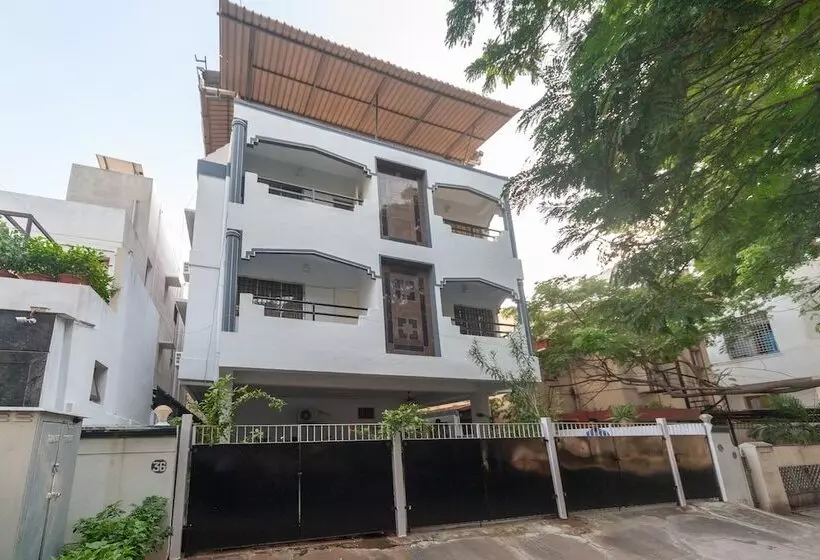 ホテル Oyo 24168 Amrita Inn