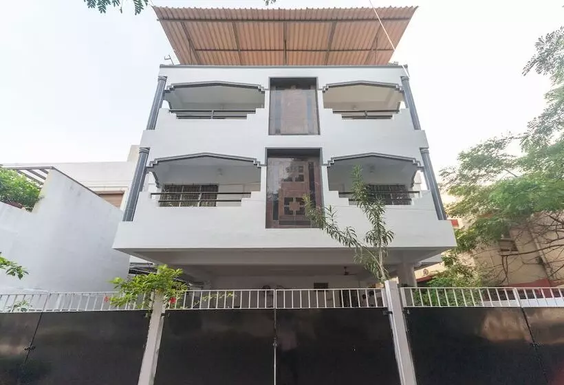 ホテル Oyo 24168 Amrita Inn