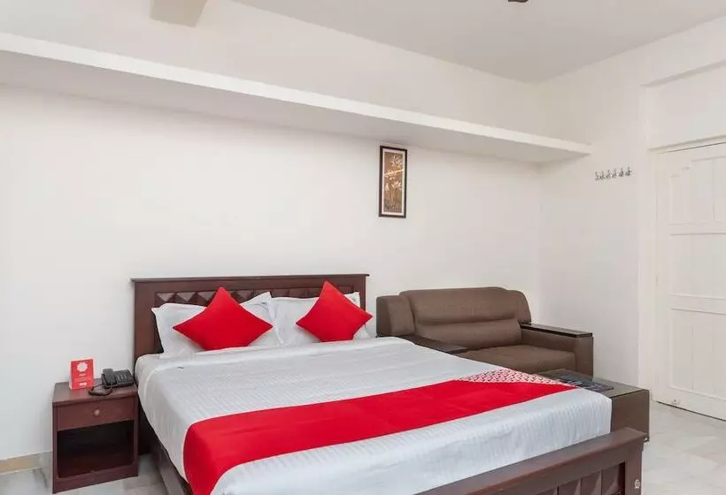 ホテル Oyo 24168 Amrita Inn