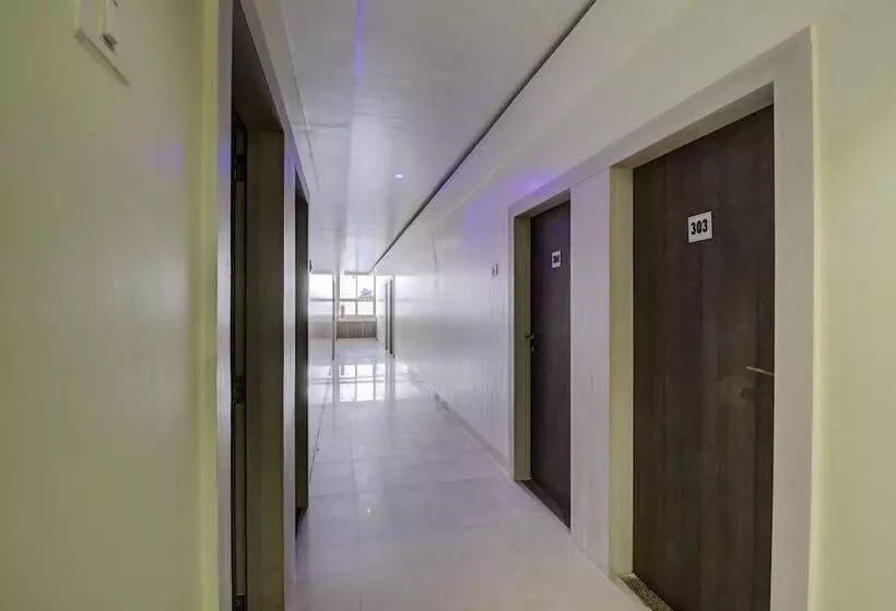 Oyo 24125 Hotel Aakash