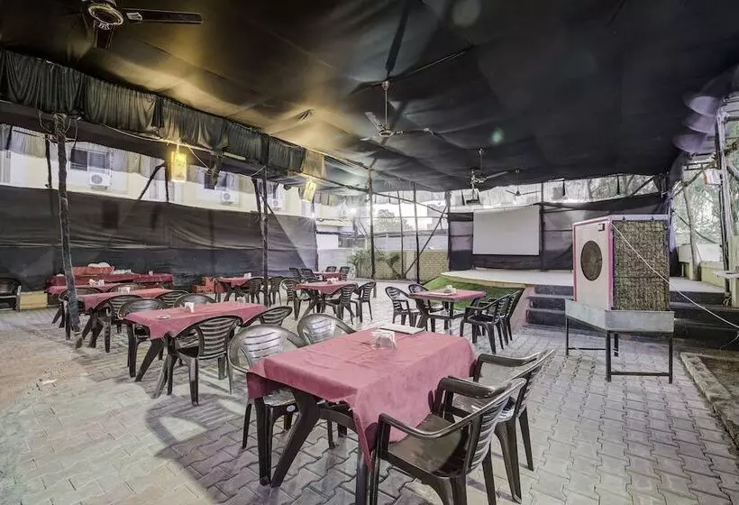 Oyo 24125 Hotel Aakash