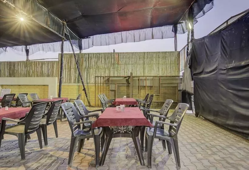 Oyo 24125 Hotel Aakash