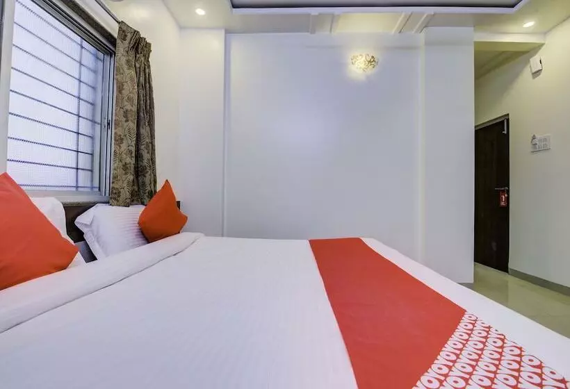 Oyo 24125 Hotel Aakash