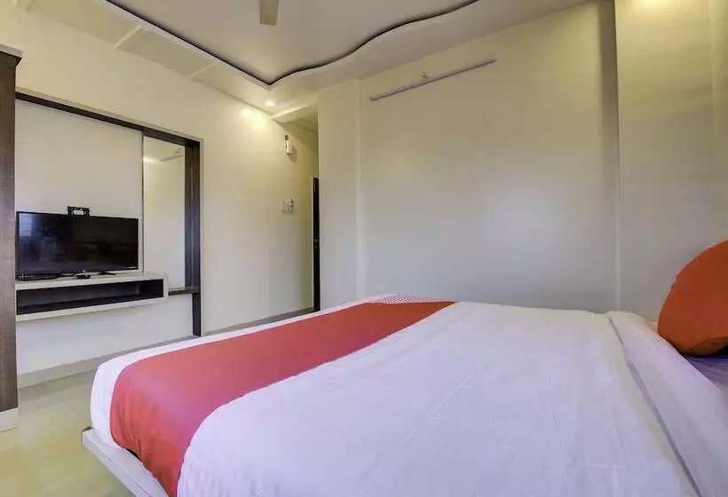 Oyo 24125 Hotel Aakash