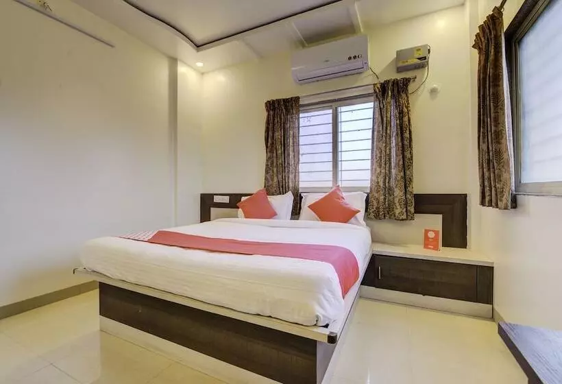 Oyo 24125 Hotel Aakash