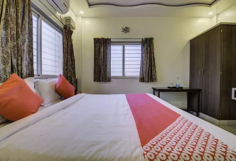 Oyo 24125 Hotel Aakash