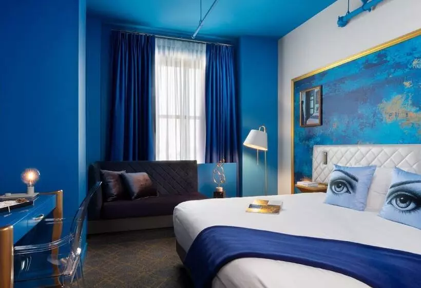 ホテル Angad Arts