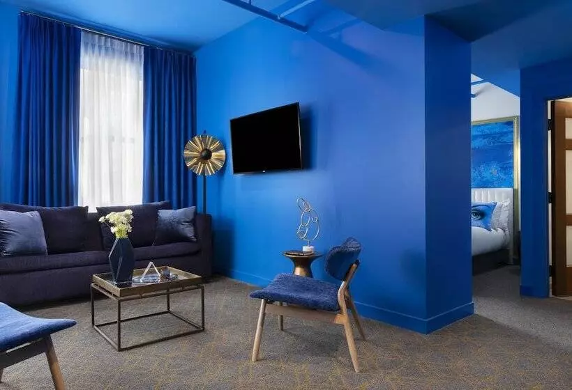 ホテル Angad Arts