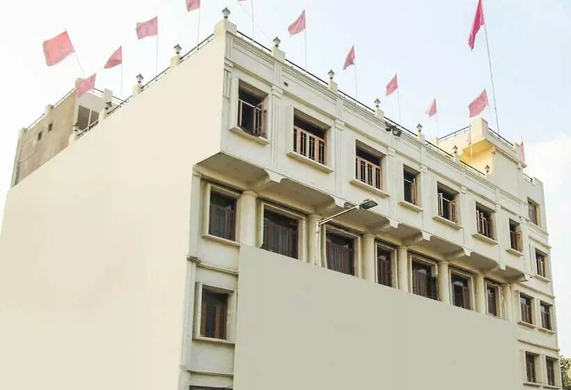 ホテル Oyo 7343 Al Shareef Palace