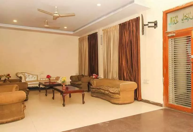 ホテル Oyo 7343 Al Shareef Palace
