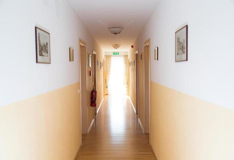 Отель Alter Wirt Putzbrunn