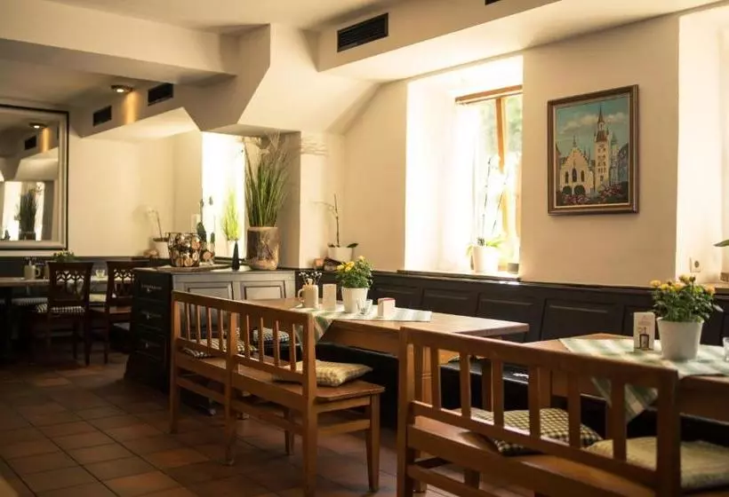 Hotelli Alter Wirt Putzbrunn