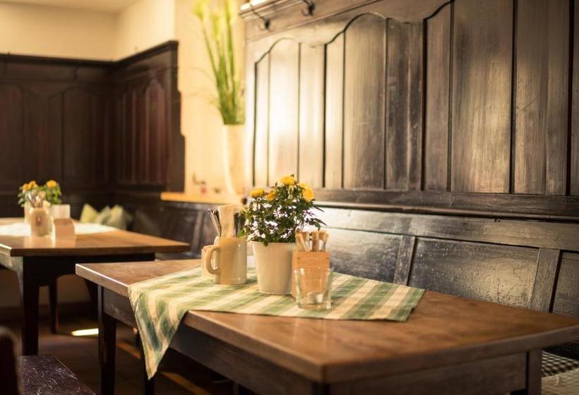 Отель Alter Wirt Putzbrunn