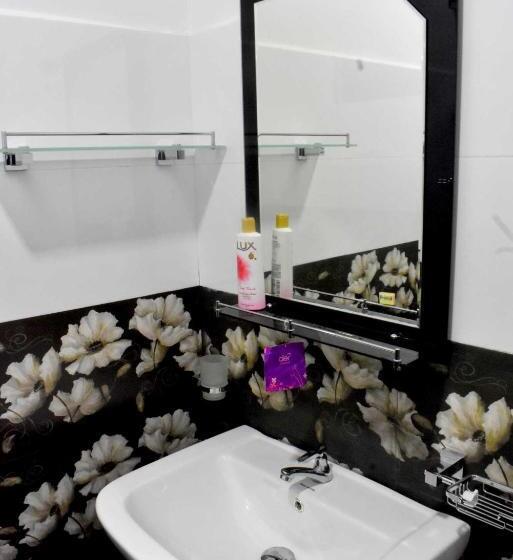 Majatalo Lake Front Yala Safari