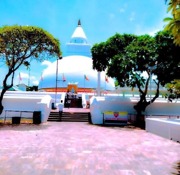 Majatalo Lake Front Yala Safari