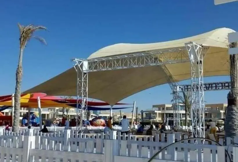 استراحتگاه Marseille Beach 4 Family Only