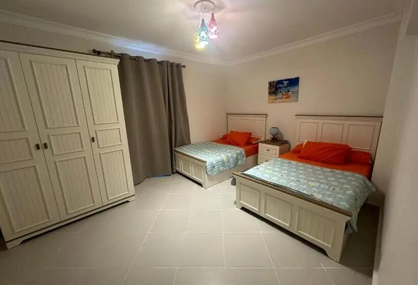 استراحتگاه Marseille Beach 4 Family Only