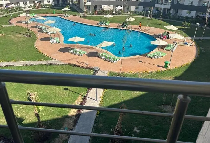 استراحتگاه Marseille Beach 4 Family Only