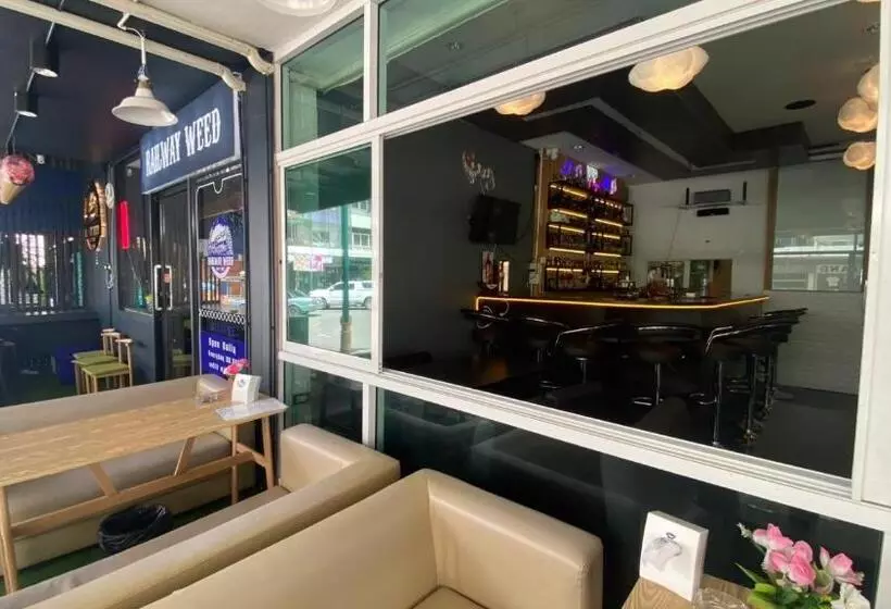 Alongkorn Hotel By Sb